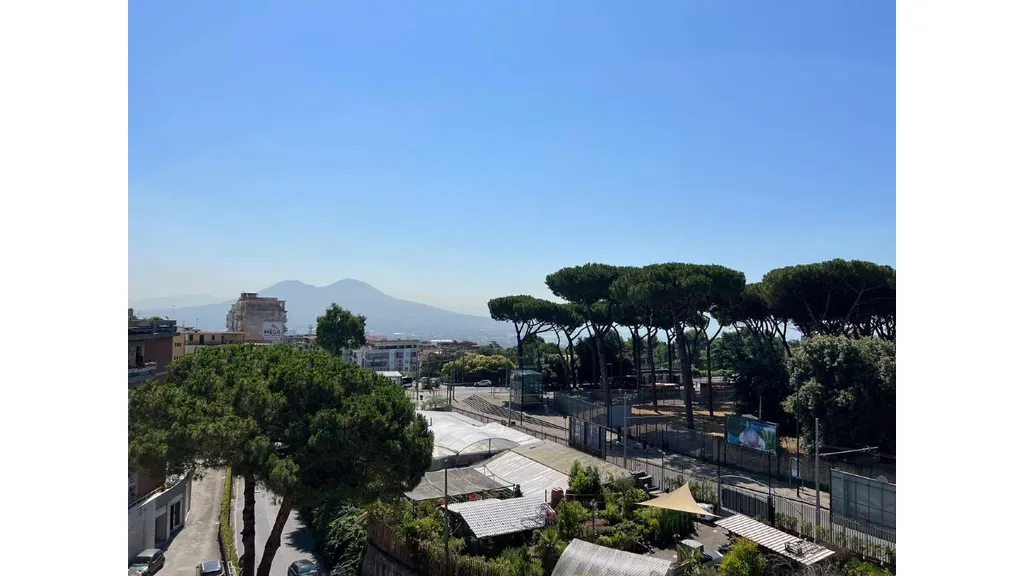 Vendita Appartamento Napoli con giardino Via Michele Pietravalle